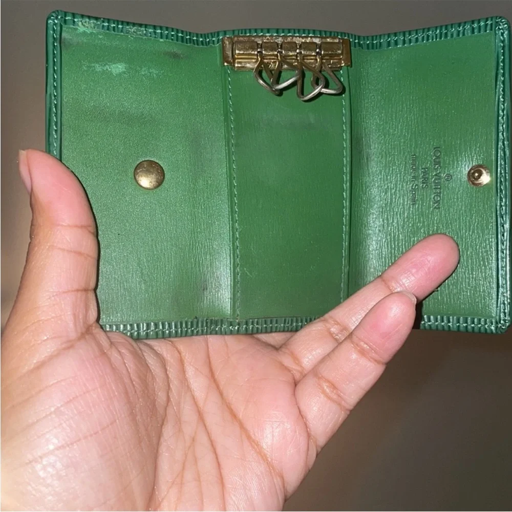 Louis Vuitton Authentic Green Epi Leather Key & Card Holder. Vintage EUC - Picture 4 of 5